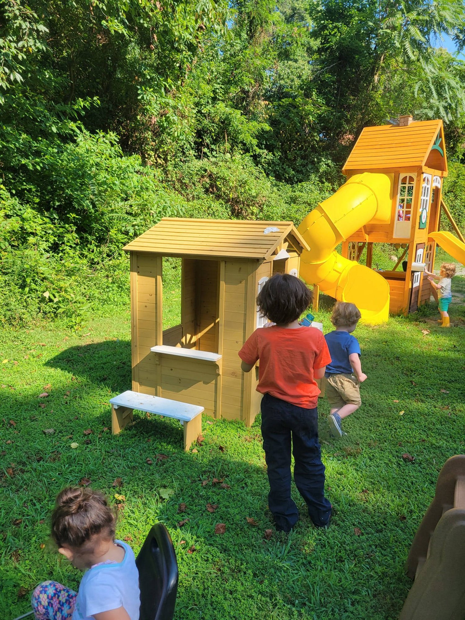 Outdoor lunch space at GloryBer's